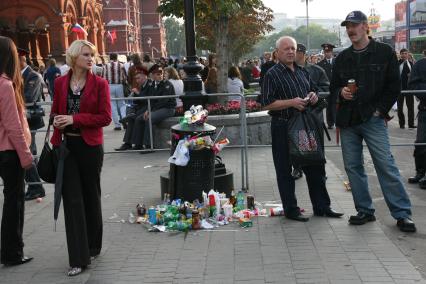 2 сентября 2006 года. День города. Праздник. Отдых. Манежная площадь. Милиция. Мусор. Ограждение. Коктейль.