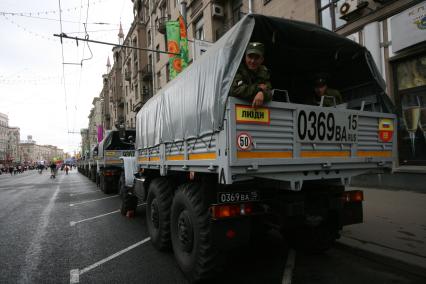 1 сентября 2007 года. День города. Внутренние войска. Охрана порядка. Машина. Грузовик. Улица.