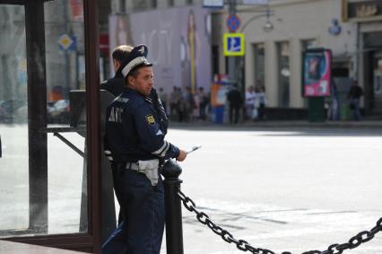 Москва, Тверская, пост ДПС, ДПСник. 26 августа 2010 год.