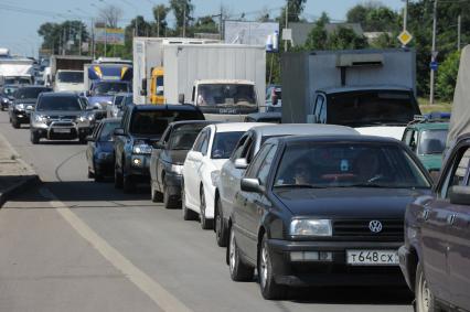 28 июня 2010 года. Пробка на Ленинградском шоссе. Трасса. Машина.