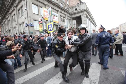 Триумфальная площадь. Несанкционированный митинг `Несогласных` в защиту 31-й статьи Конституции РФ (свобода собраний и митингов) в рамках акции `Стратегия-31`.  Фото:   31 августа 2010 год.