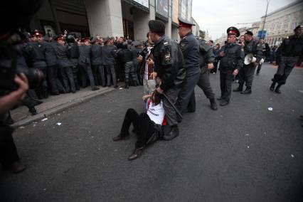 Триумфальная площадь. Несанкционированный митинг `Несогласных` в защиту 31-й статьи Конституции РФ (свобода собраний и митингов) в рамках акции `Стратегия-31`.  Фото:   31 августа 2010 год.