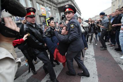 Триумфальная площадь. Несанкционированный митинг `Несогласных` в защиту 31-й статьи Конституции РФ (свобода собраний и митингов) в рамках акции `Стратегия-31`.  Фото:   31 августа 2010 год.