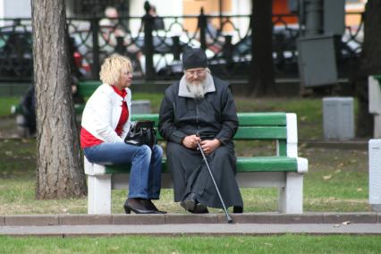 Жанровая съемка, Москва, 6 сентября 2010 года. Религия. Православные. Священник.