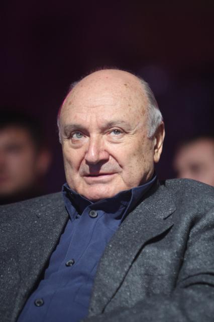 Дата: 24.10.2009, Время: 15:57. Михаил Михайлович (Маневич) Жванецкий (6 марта 1934, Одесса) . русский писатель-сатирик и исполнитель собственных произведений на конкурсе КРАСА РОССИИ 2009 в Кемерово.