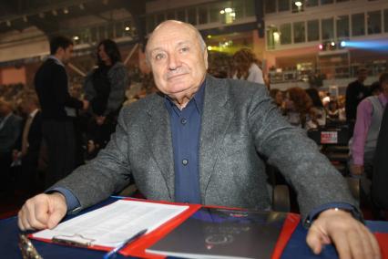 Дата: 24.10.2009, Время: 15:10. Михаил Михайлович (Маневич) Жванецкий (6 марта 1934, Одесса) . русский писатель-сатирик и исполнитель собственных произведений на конкурсе КРАСА РОССИИ 2009 в Кемерово.