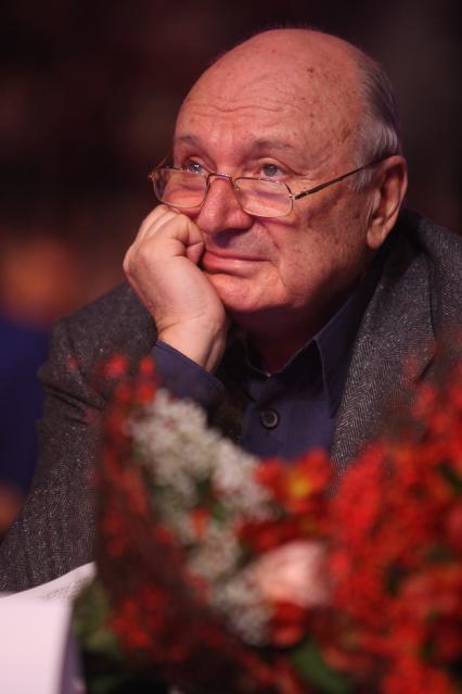 Дата: 24.10.2009, Время: 17:31. Михаил Михайлович (Маневич) Жванецкий (6 марта 1934, Одесса) . русский писатель-сатирик и исполнитель собственных произведений на конкурсе КРАСА РОССИИ 2009 в Кемерово.
