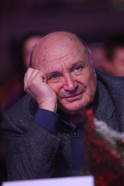 Дата: 24.10.2009, Время: 17:29. Михаил Михайлович (Маневич) Жванецкий (6 марта 1934, Одесса) . русский писатель-сатирик и исполнитель собственных произведений на конкурсе КРАСА РОССИИ 2009 в Кемерово.