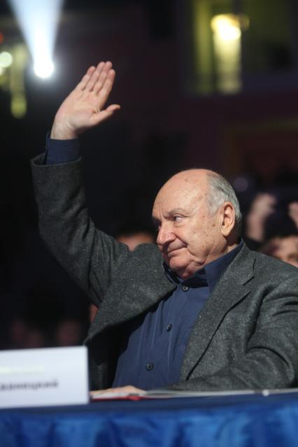 Дата: 24.10.2009, Время: 15:53. Михаил Михайлович (Маневич) Жванецкий (6 марта 1934, Одесса) . русский писатель-сатирик и исполнитель собственных произведений на конкурсе КРАСА РОССИИ 2009 в Кемерово.