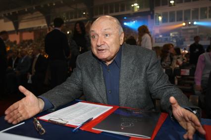 Дата: 24.10.2009, Время: 15:10. Михаил Михайлович (Маневич) Жванецкий (6 марта 1934, Одесса) . русский писатель-сатирик и исполнитель собственных произведений на конкурсе КРАСА РОССИИ 2009 в Кемерово.