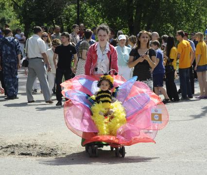 29 мая 2010, Волгоград. Парад колясок ко дню защиты детей.