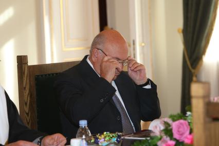 3 октября 2008 года. Резиденция Патриарха в Даниловом монастыре. Второе заседание Попечительского совета благотворительного фонда поддержки русских святынь на Святой Горе Афон. На снимке: Мэр Москвы Юрий Лужков.
