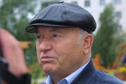 9 августа 2003 года. Юрий Лужков. Кепка.