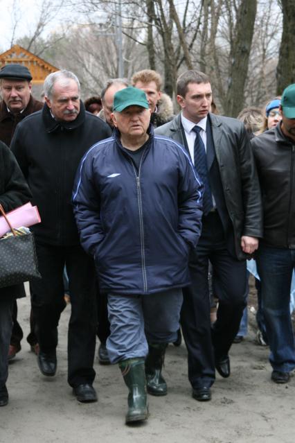 14 апреля 2007 года. Юрий Лужков на субботнике.