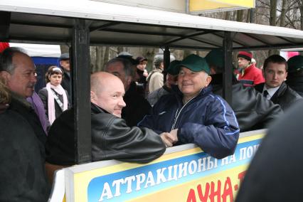 14 апреля 2007 года. Юрий Лужков на субботнике.