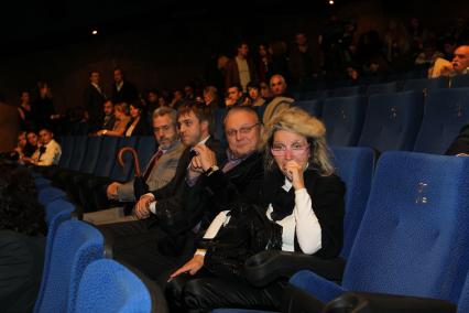 22 сентября 2010 года. Кинотеатр ПУШКИНСКИЙ. Премьера фильма КРАЙ. На снимке: композитор и певец Юрий Маликов с супругой.