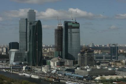 26 апреля 2010 года. Вид на Москву из гостиницы УКРАИНА. Москва Сити. Город. Панорама. Река.