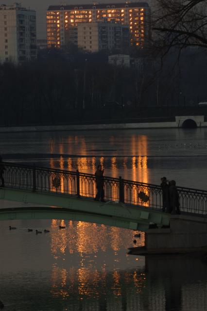 13 ноября 2008 года. Осень. Царицыно. Закат. Отблески в окнах.