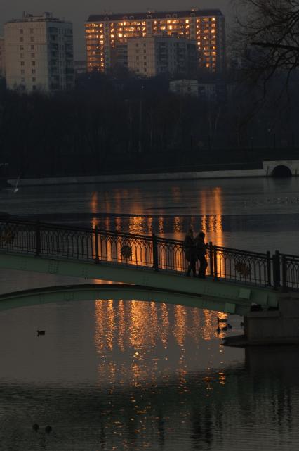 13 ноября 2008 года. Осень. Царицыно. Закат. Отблески в окнах.