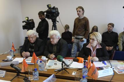 Дата съемки : 07.10.2010. В КП состоялась пресс-конференция группы по исполнению проекта ПАСПОРТ ЗДОРОВЬЯ ШКОЛЬНИКА. На фото: