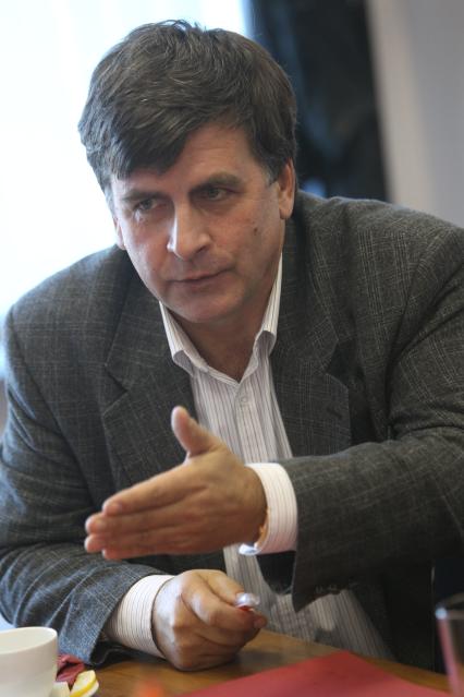 Дата съемки : 07.10.2010. В КП состоялась пресс-конференция группы по исполнению проекта ПАСПОРТ ЗДОРОВЬЯ ШКОЛЬНИКА. На фото: Николай Дурманов - руководитель антидопинговой инспекции Олимпийского комитета России