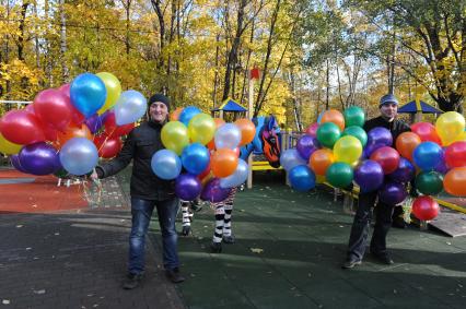 Дата съемки : 16.10.2010. Наталья ВОДЯНОВА на открытии детской площадки в парке Сокольники . на фото : открытие парка отметили запуском шаров