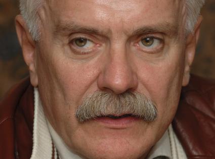 1 февраля 2007. Волгоград. Никита Михалков посетил храм Иоанна Предтечи, протоиереем которого является его друг Олег Кириченко.