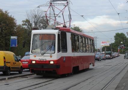 Дата: 14.09.2010, Время: 18:33. На заднем плане фотографии - автомобильная пробка.