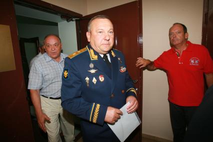 29 июля 2009 года. Командующий ВДВ генерал-лейтенант Владимир Шаманов и военный обозреватель КП Виктор Баранец.