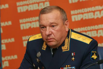 29 июля 2009 года. Командующий ВДВ генерал-лейтенант Владимир Шаманов в КП.