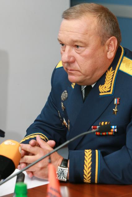 29 июля 2009 года. Командующий ВДВ генерал-лейтенант Владимир Шаманов в КП.