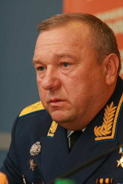 29 июля 2009 года. Командующий ВДВ генерал-лейтенант Владимир Шаманов в КП.