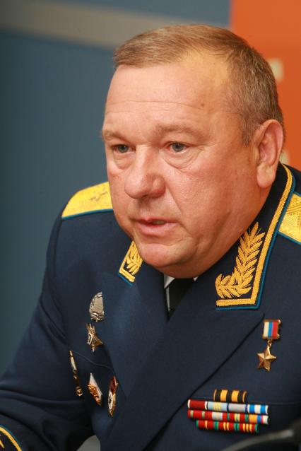 29 июля 2009 года. Командующий ВДВ генерал-лейтенант Владимир Шаманов в КП.