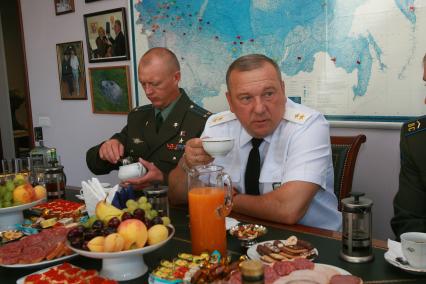 29 июля 2009 года. Командующий ВДВ генерал-лейтенант Владимир Шаманов в КП.