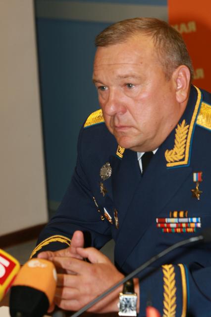29 июля 2009 года. Командующий ВДВ генерал-лейтенант Владимир Шаманов в КП.