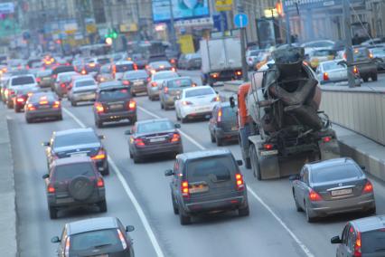 г Москва. Пробки. грузовик. бетономешалка
