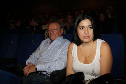 3 ноября 2010 года. Кинотеатр Пушкинский. Премьера фильма Брестская крепость. На снимке: актер Сергей Шакуров с женой Екатериной.