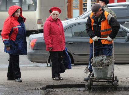 11.11.2010. Гастарбайтеры на улице.