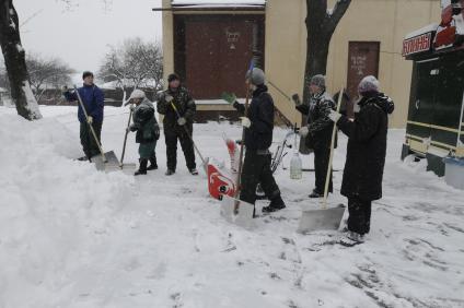 10 января 2010 года. Уборка снега.