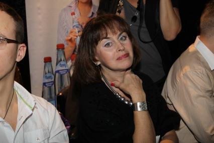 8 ноября 2010 года. Клуб ФБР. Показ в восточном стиле Оlga Rusan by Elena Lenina. На снимке: телеведущая Алла Данько.