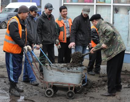 Гастарбайтеры на улицах Москвы, 11 ноября 2010 года.