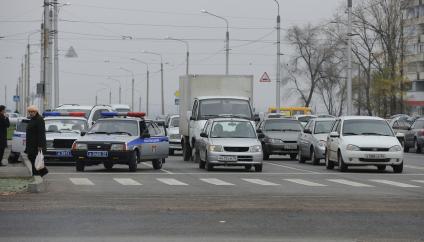 17 ноября 2010. Волгоград. Открытие новой трансопортной развязки на пересечении проспекта Ленина и улицы им. 7-й Гвардейской дивизии спровоцировало образование автомобильных пробок на этих дорогах.