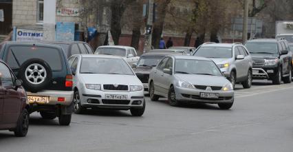 17 ноября 2010. Волгоград. Открытие новой трансопортной развязки на пересечении проспекта Ленина и улицы им. 7-й Гвардейской дивизии спровоцировало образование автомобильных пробок на этих дорогах.