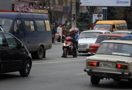 17 ноября 2010. Волгоград. Открытие новой трансопортной развязки на пересечении проспекта Ленина и улицы им. 7-й Гвардейской дивизии спровоцировало образование автомобильных пробок на этих дорогах.