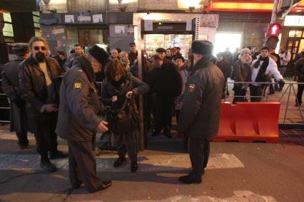 Дата съемки : 31.10.2010.
Митинг в защиту 31 статьи конституции РФ.
На фото : пропускной пункт