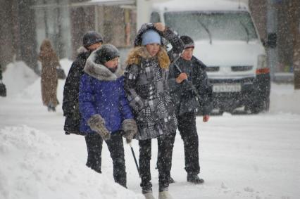 Сильный снегопад в городе, 6 февраля 2010 года, Саратов. Зима, снег, снегопад, люди, город, мороз.