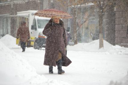 Сильный снегопад в городе, 6 февраля 2010 года, Саратов. Зима, снег, снегопад, люди, город, мороз.