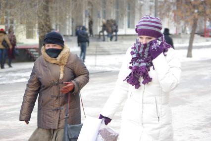 Замерзшие люди в городе, Саратов, 17 декабря 2009 года. Холод, зима, мороз, люди, город, шарф