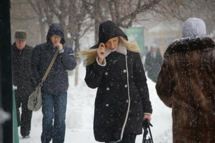 Сильный снегопад в городе, 6 февраля 2010 года, Саратов. Зима, снег, снегопад, люди, город, мороз.