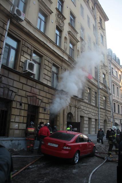 6 декабря 2010 года. В Москве произошел пожар в доме   12 в Малом Козихинском переулке